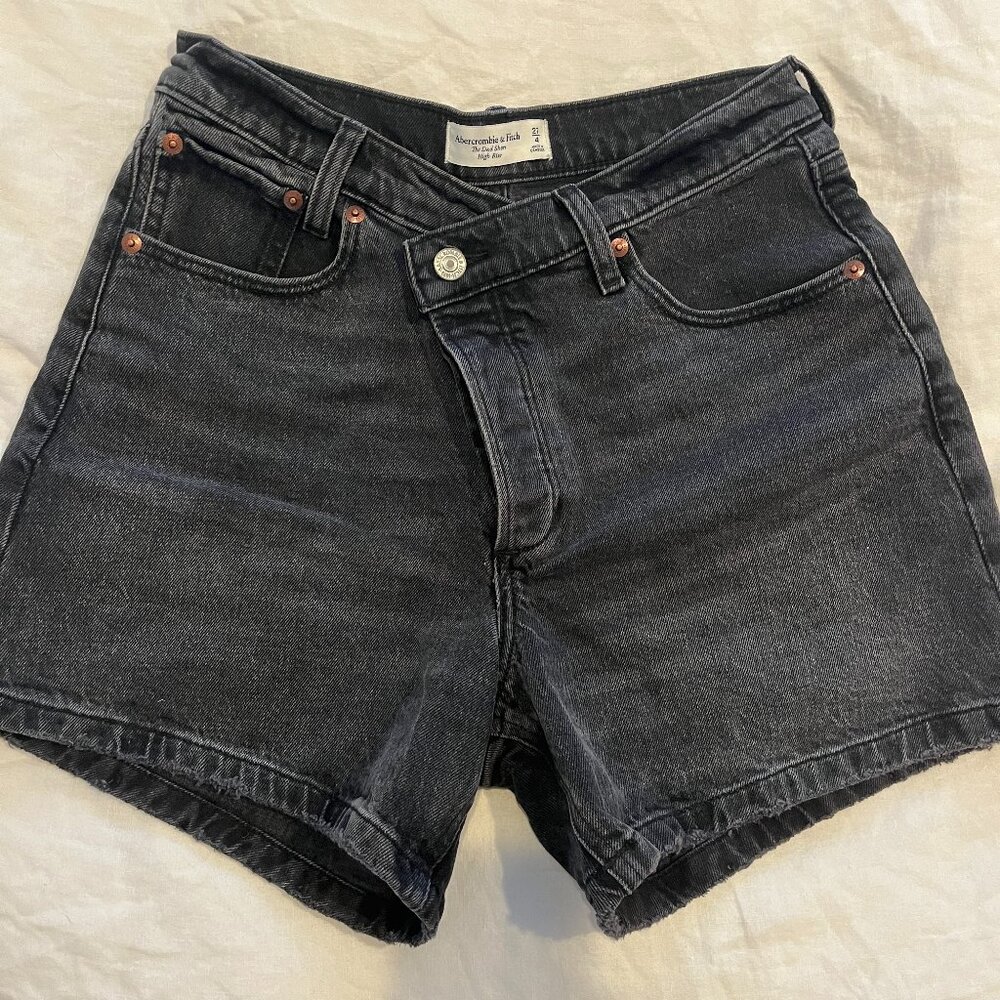 Abercrombie Black Dad Denim Shorts, size 27 (4)